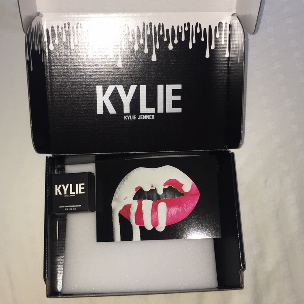 Kylie Jenner Loose Powder Highlighter